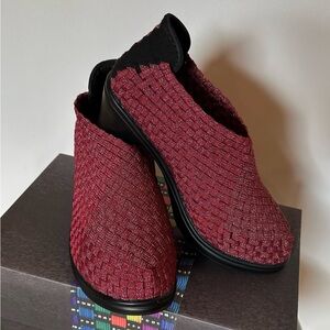 bernie mev. Burgundy Woven Booties